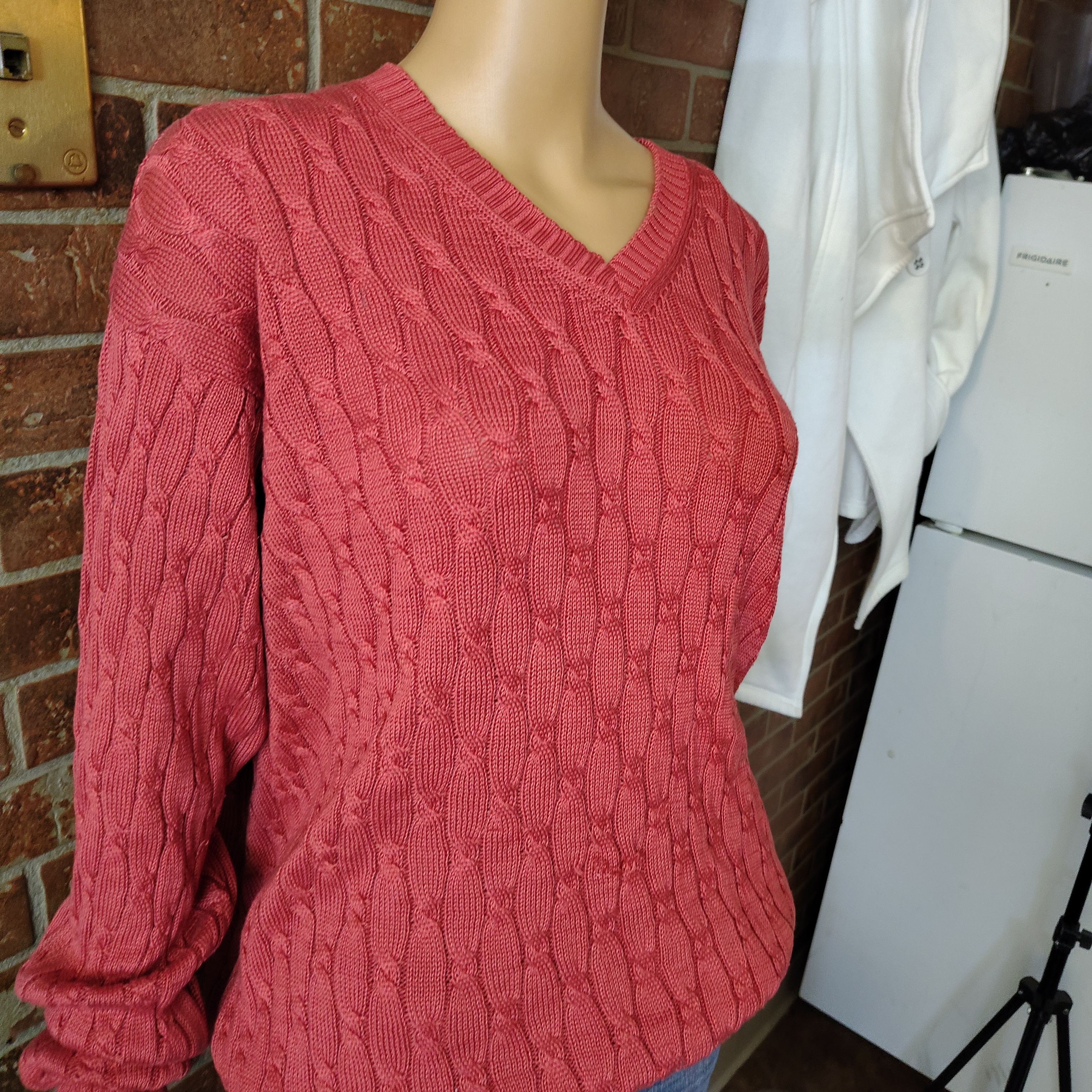 Bobby Jones V-Neck Cable Knit Sweater - Coral